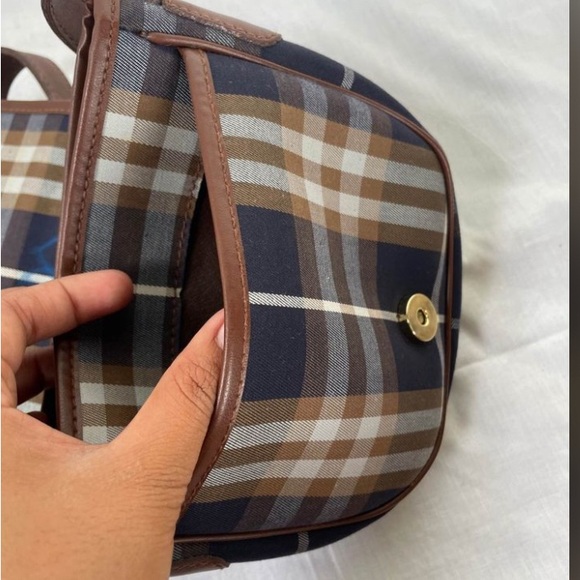 Burberry’s Small Crosshody Bag - Picture 6 of 14